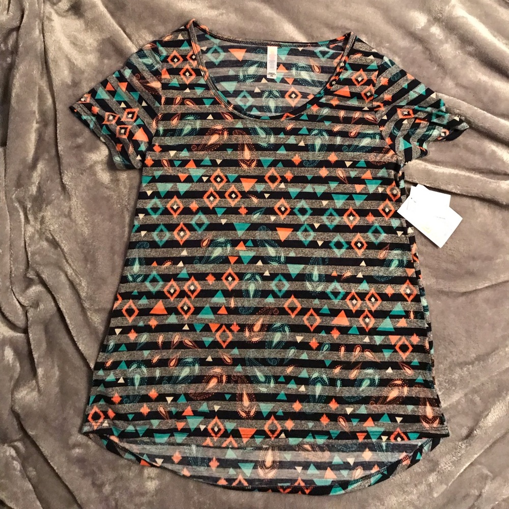✨ 4 FOR $10 Aztec Print Classic T